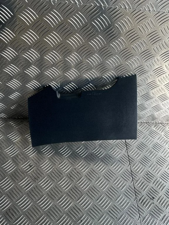 Knee airbag – Toyota Avensis T270 (2015-2018)