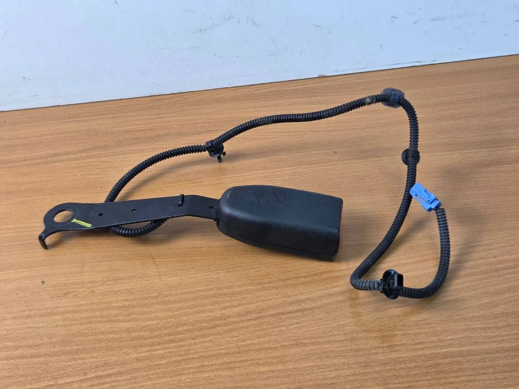 Zapięcie pasa przednie NSB1093