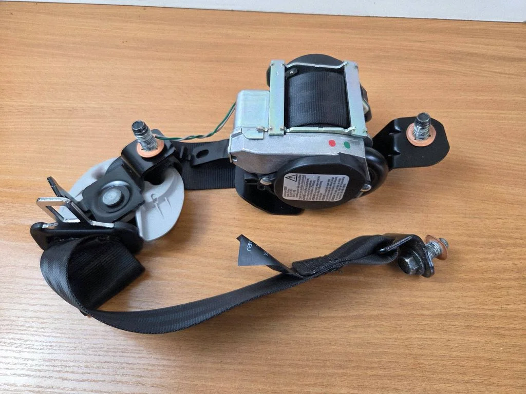Rear seatbelt 89810D7000TTX