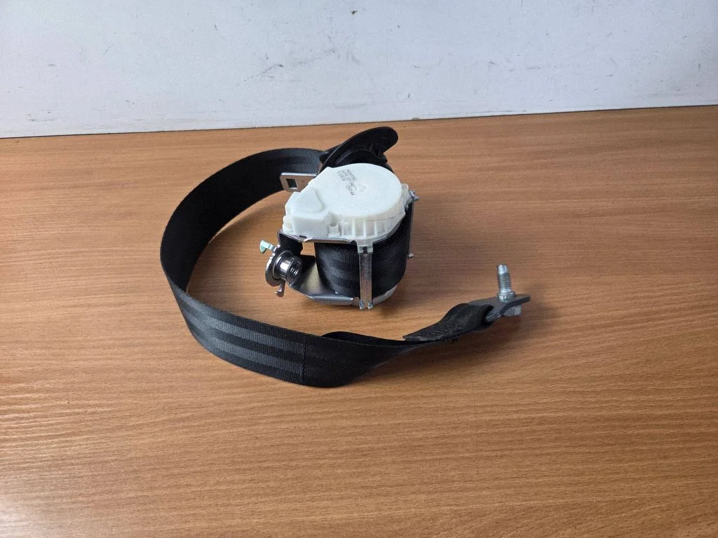 Tagumine turvavöö 34134775C