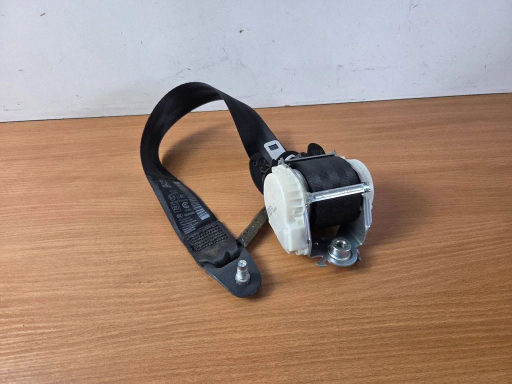 Tagumine turvavöö 34134774C