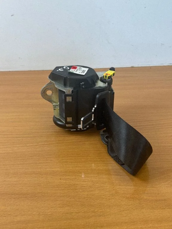 Rear seatbelt 629858800C