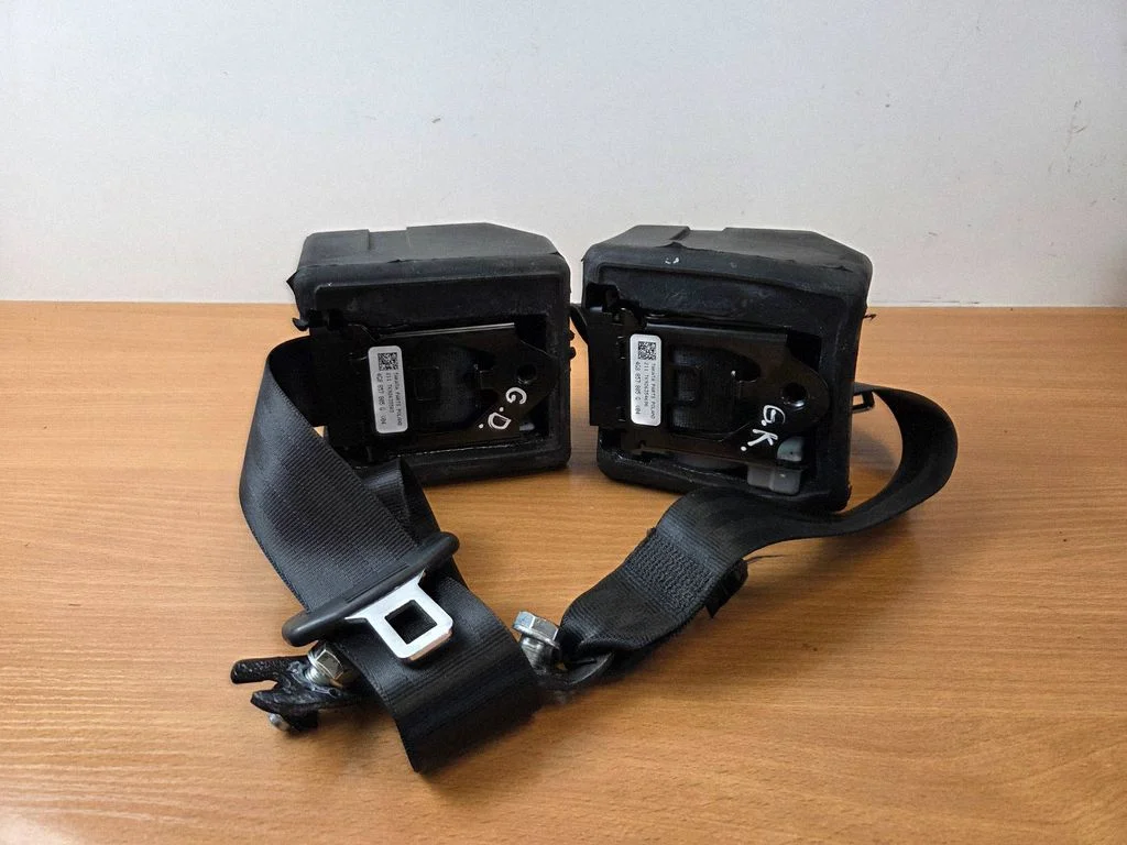 Tagumine turvavöö 4G8857805G
