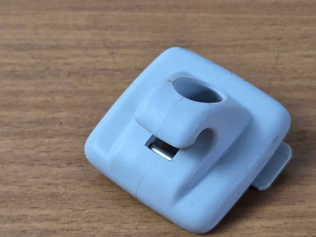 Sun visor clip/hook/bracket A0022S