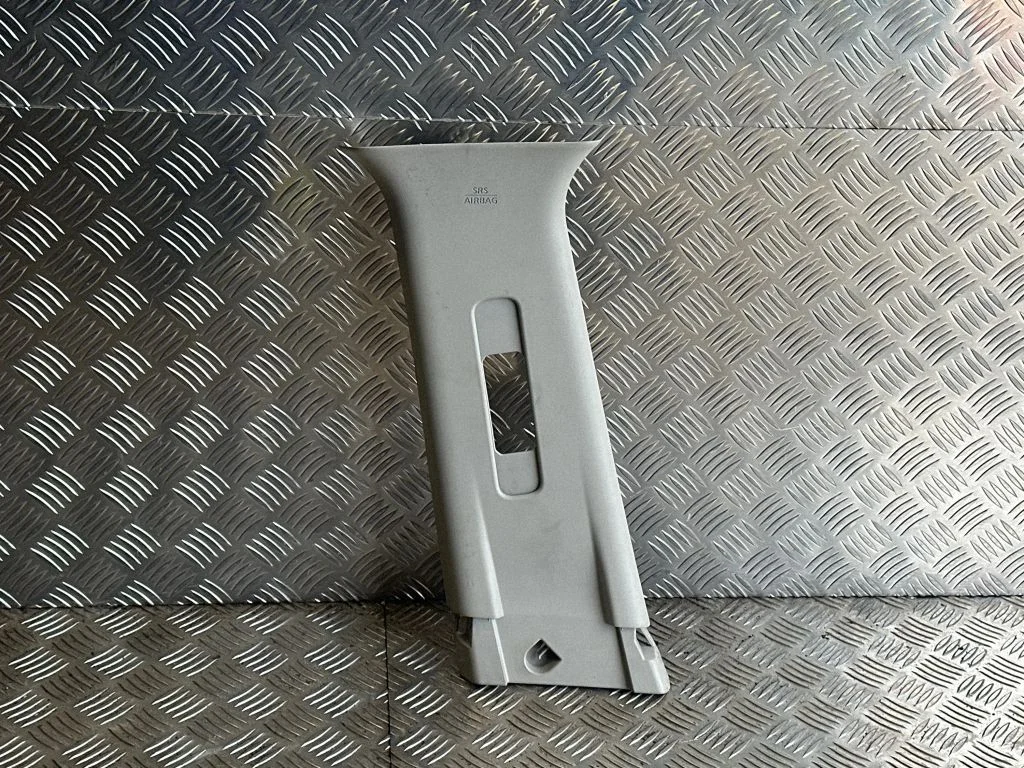 Seat belt trim 769143NL0A