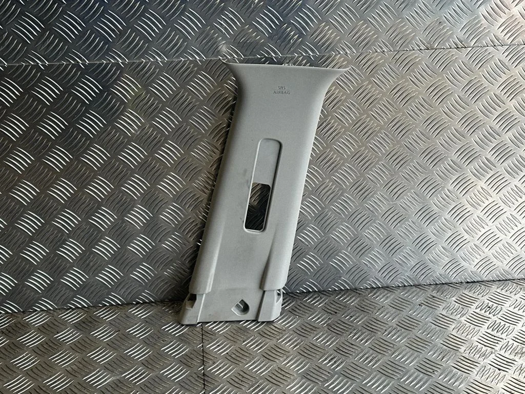 Seat belt trim 769133NL0A