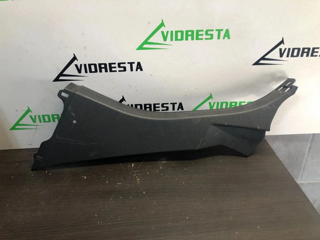 Rear seat side bottom trim – Ford Transit/ Tourneo Connect Grand Tourneo Connect (2013-2018)