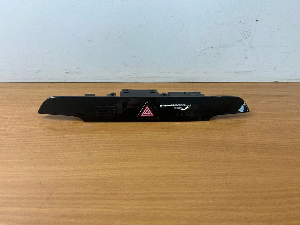 Hazard light switch 93700D7XXX