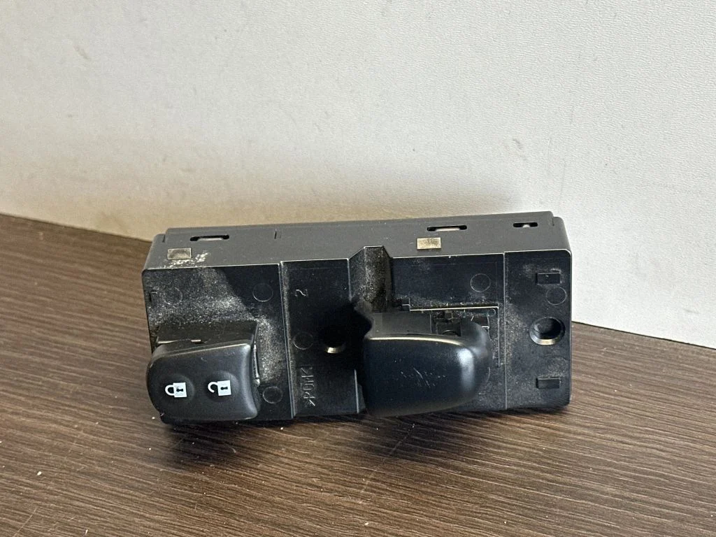 Kesklukustuse lüliti 254111KA5A