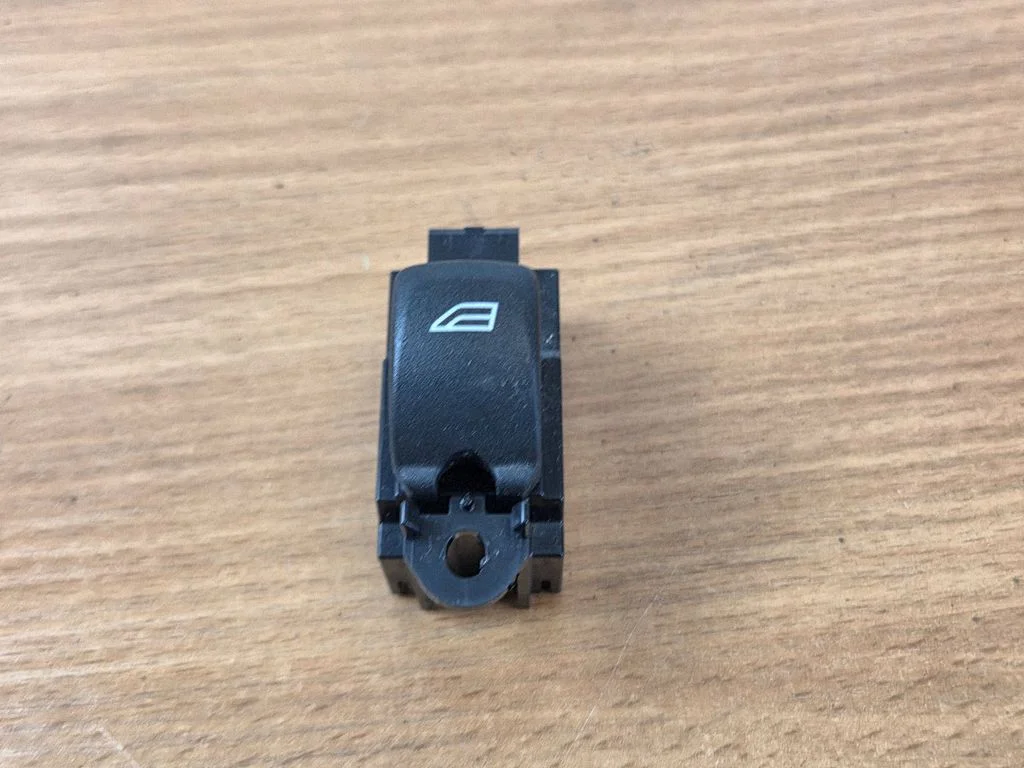 Elektriaknate lüliti 31394850