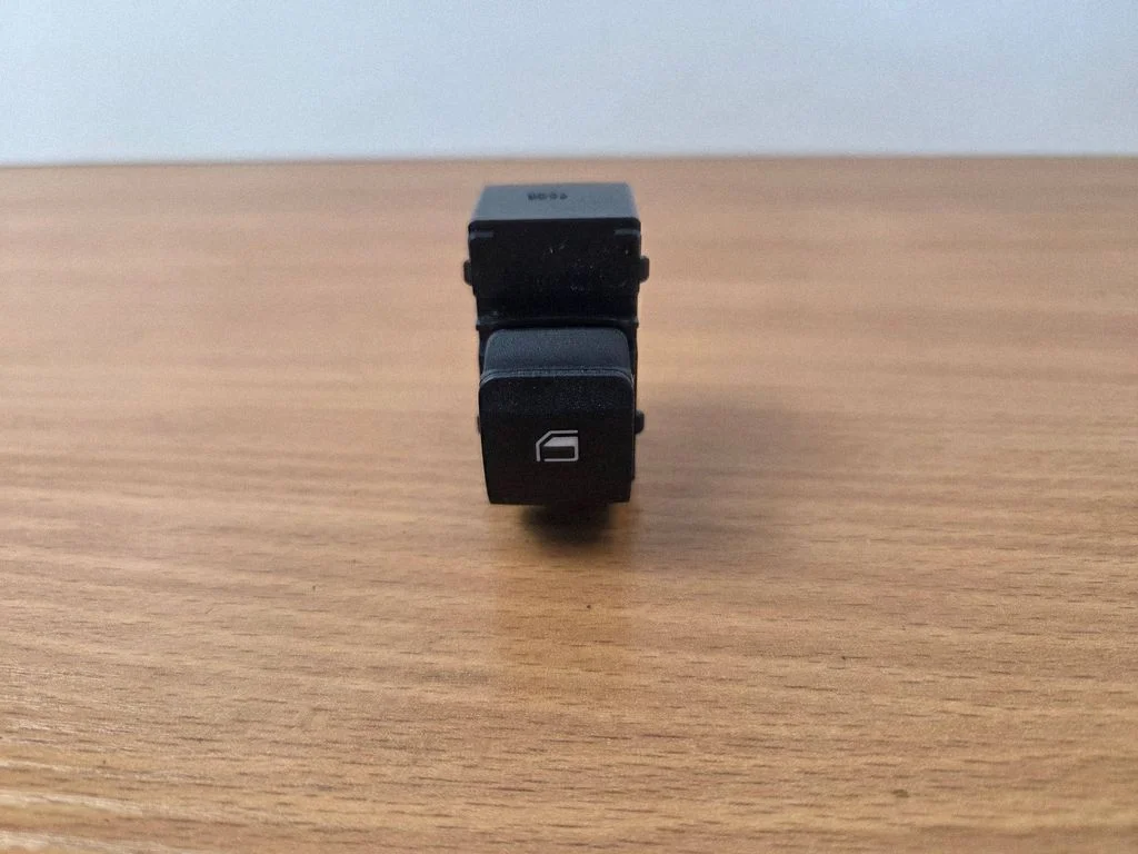 Elektriaknate lüliti 93581Q0000