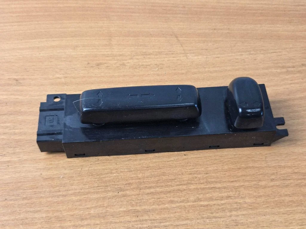Przełącznik regulacji fotela 4111631SDD