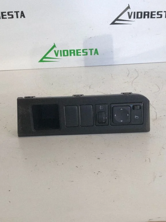 Wing mirror switch 684859U000
