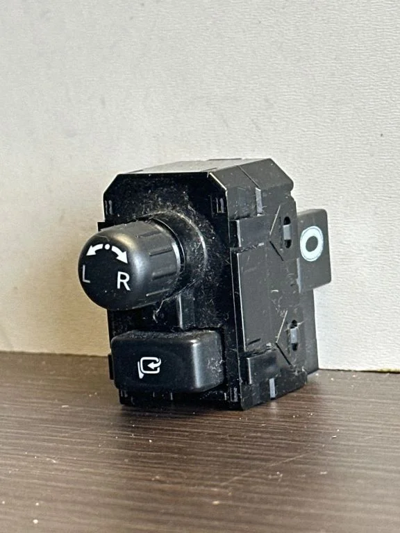 Küljepeeglite lüliti 3912SN