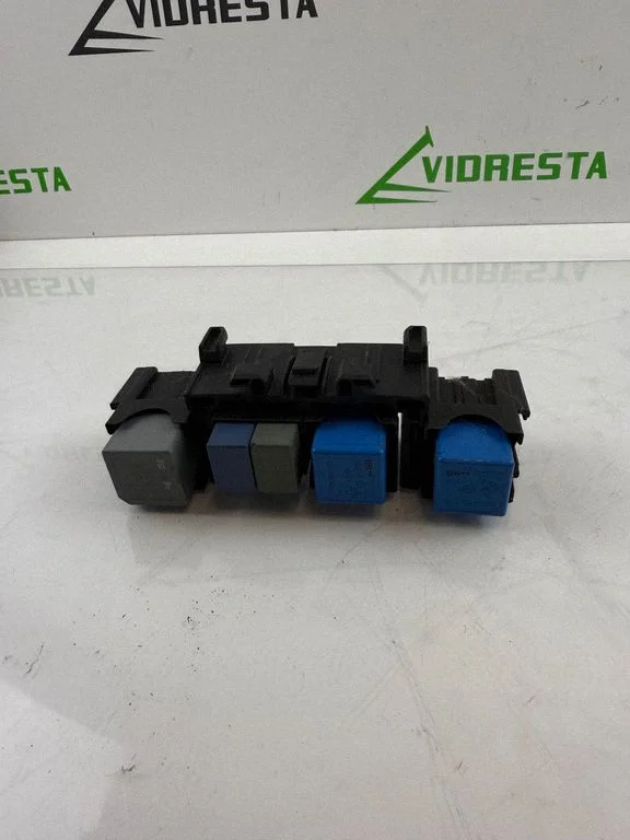 Relay mounting block 252301716R