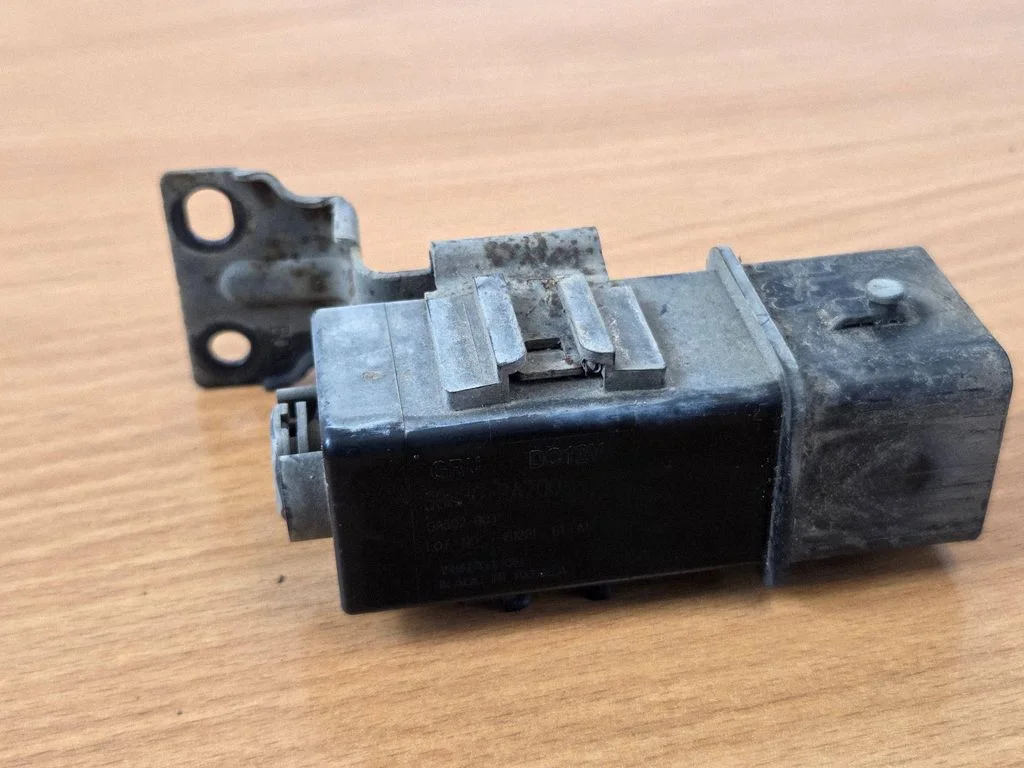 Eelsüüteküünalde relee 368302A700