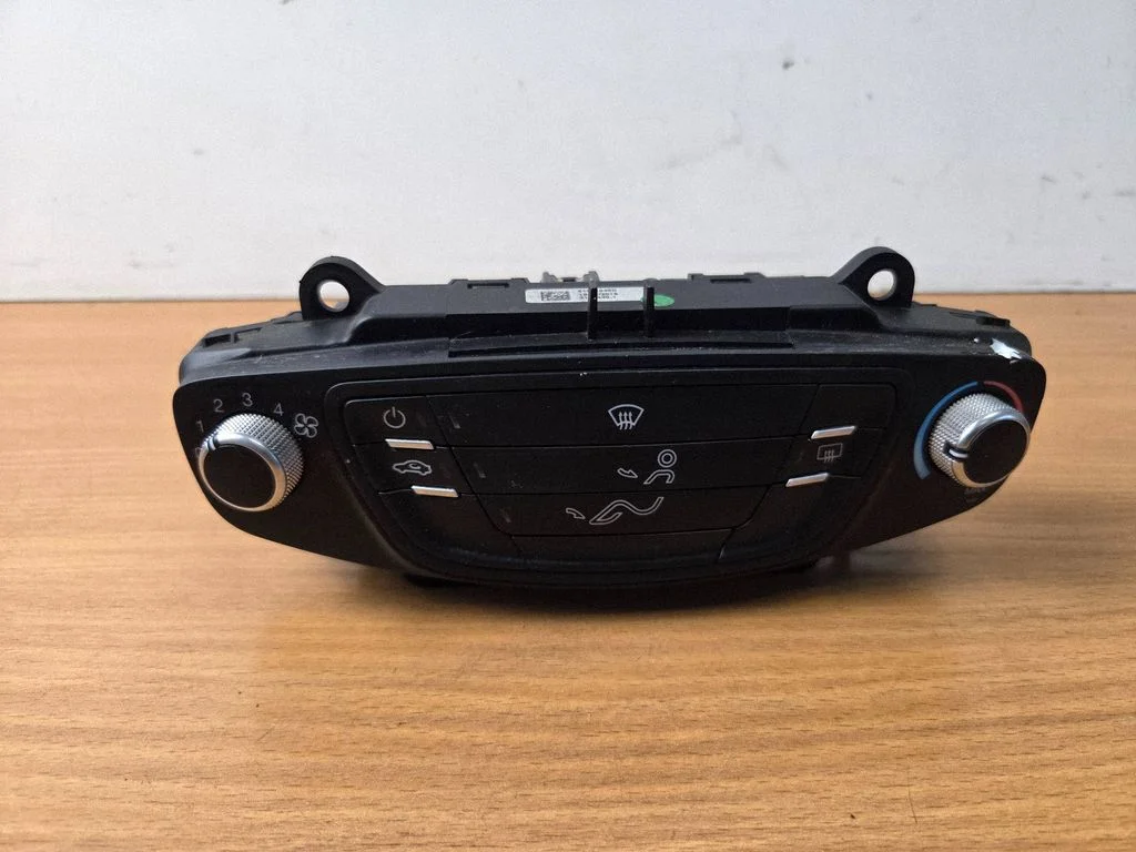 Climate control unit AV1T18549