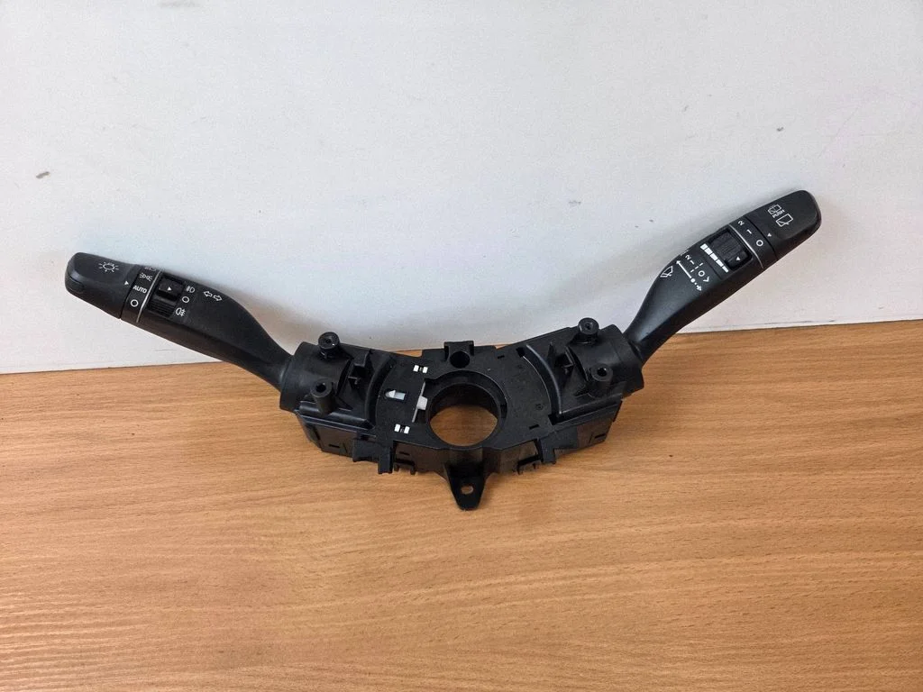 Wiper turn signal indicator stalk/switch 93403D3950