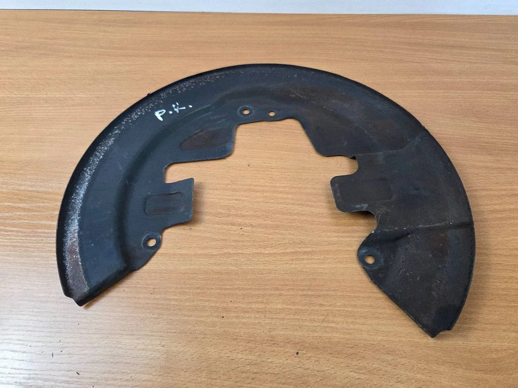 Tagumise piduriketta tolmukaitse – eesmine vasak
