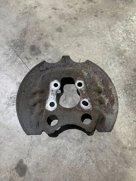 Rear brake disc plate dust cover
