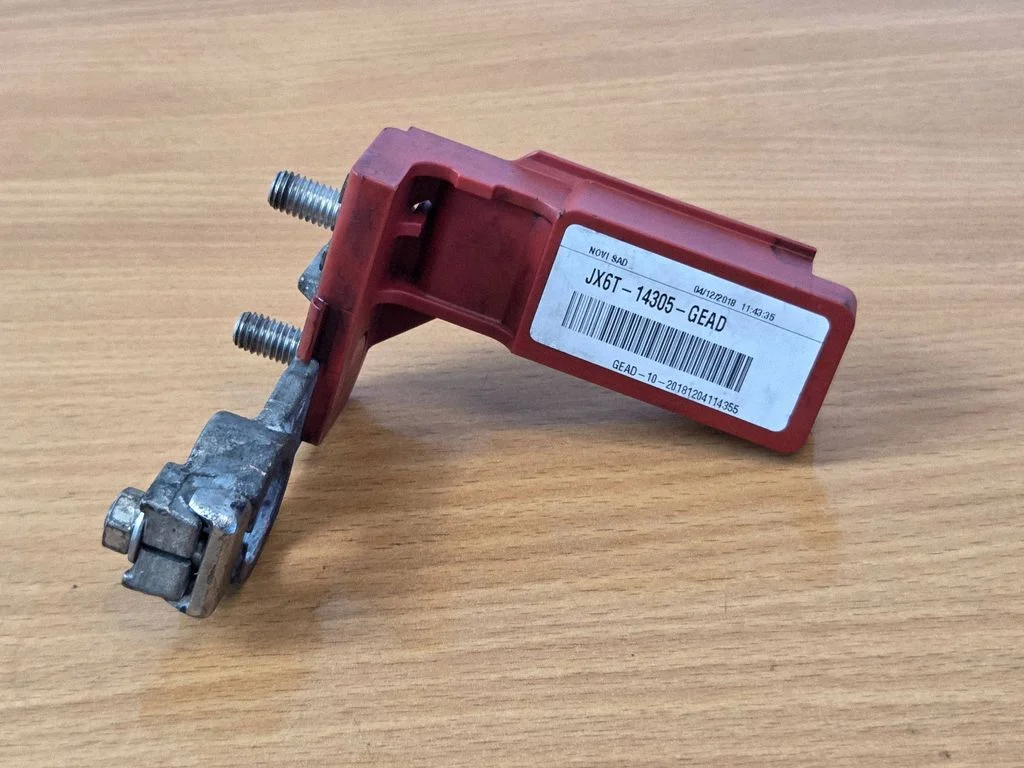 Plussjuhtmete ühendussõlm JX6T14305GEAD