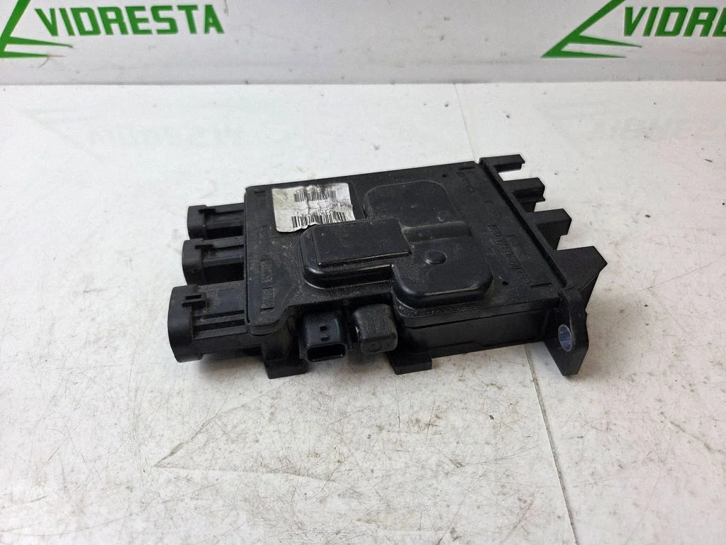 Plussjuhtmete ühendussõlm 243501820R