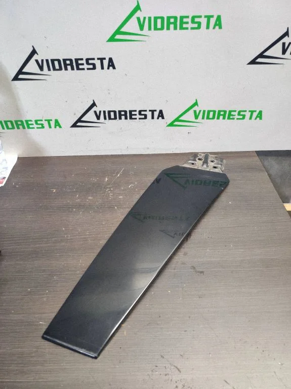 Esiukse liist (mold) 8T8853289