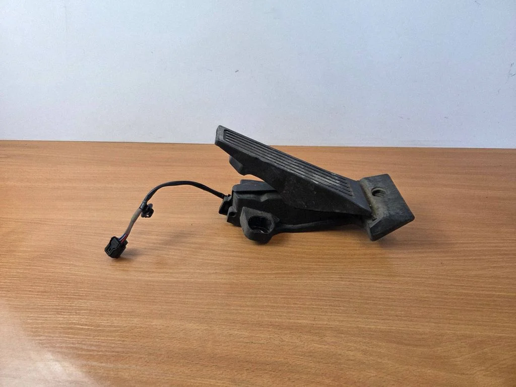 Gaasipedaal D7800