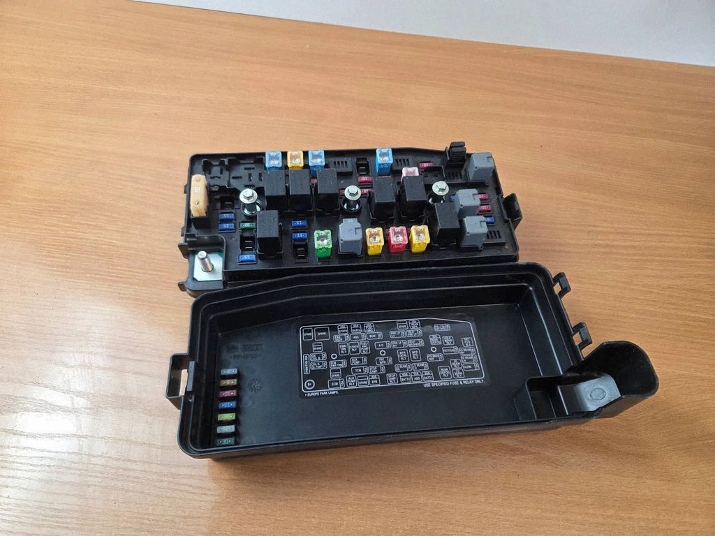 Drošinātāju kārba (komplekts) 95202898