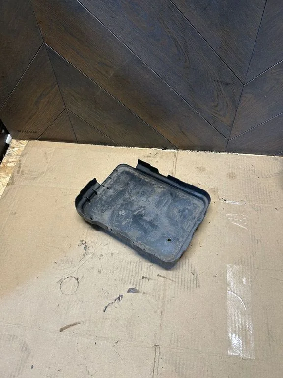 Battery box tray cover/lid 31521T7S