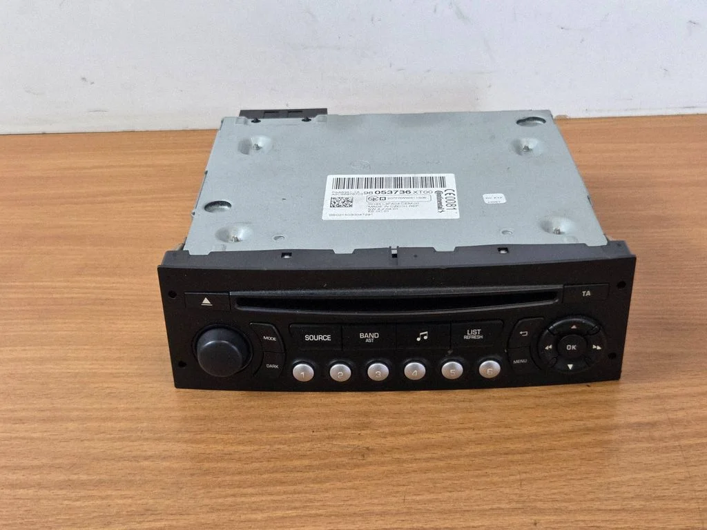 Radio/CD/DVD/GPS head unit 98053736XT
