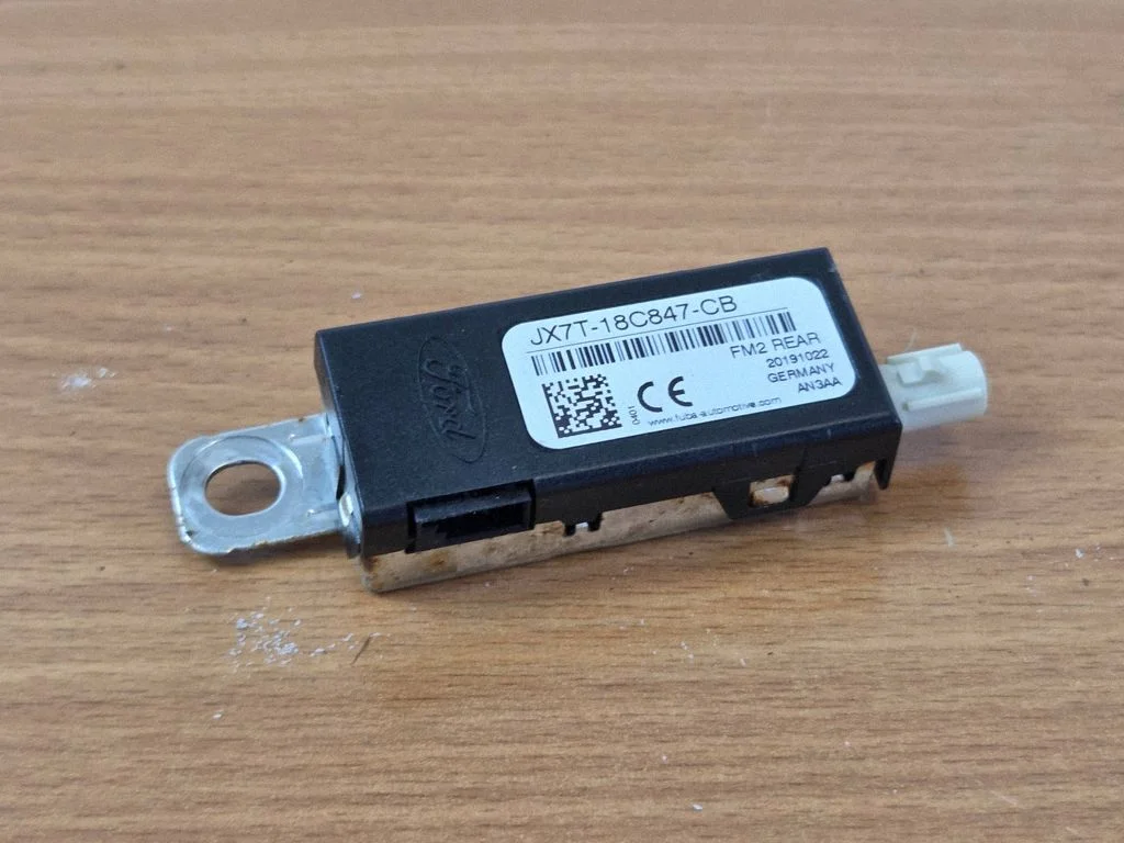 Aerial antenna amplifier JX7T18C847CB