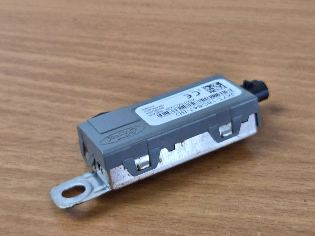 Aerial antenna amplifier JX7T18C847BD