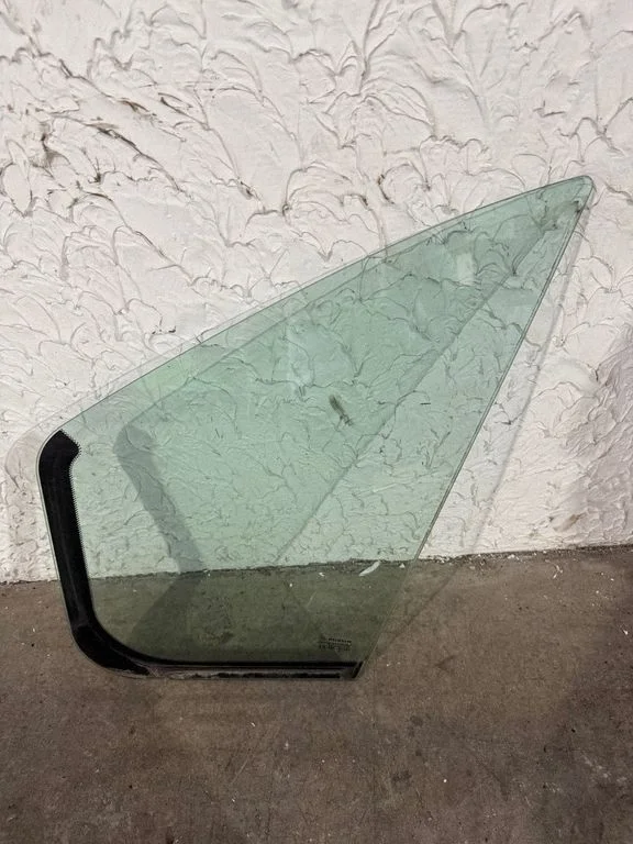 Front vent window/glass (coupe) – Opel Vivaro (2014-2018)