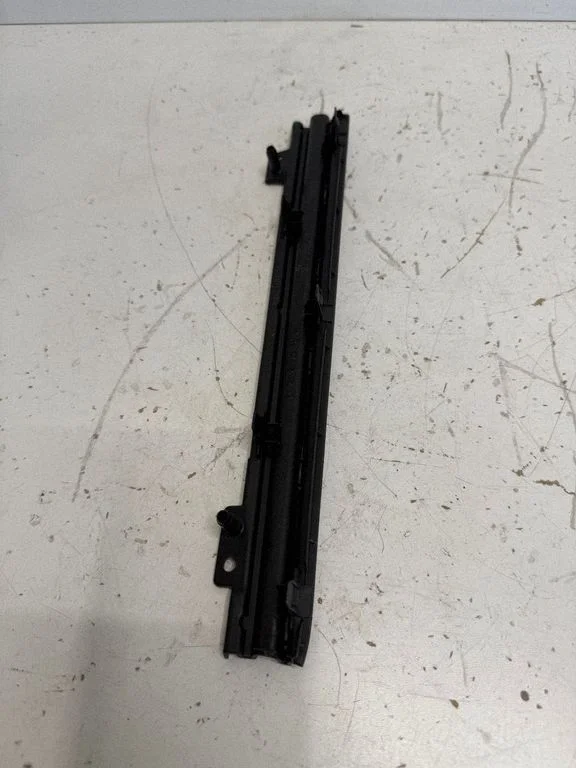 Muu armatuurlaua osa DA6T55256