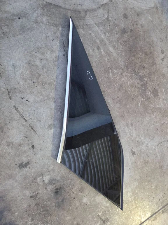Rear side window 43R008600