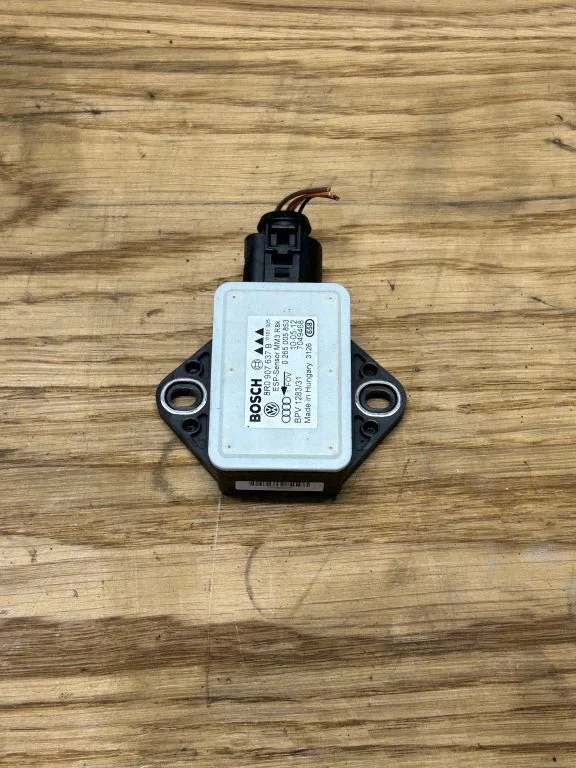 ESP (stabiilsussüsteemi) andur (pöördekiirusandur) 8R0907637B