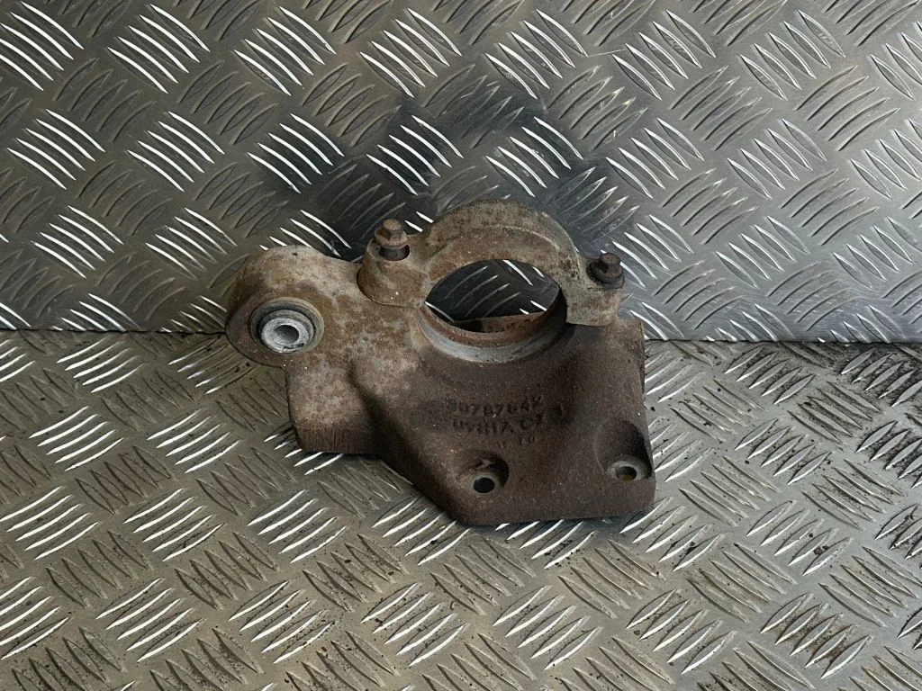 Driveshaft support bearing bracket – Volvo V60 (2011-2013)