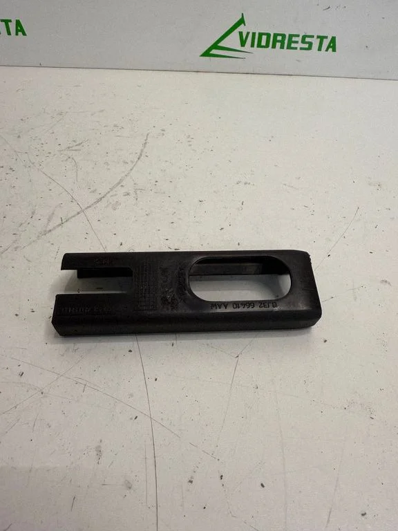 Front passenger seat rail trim BJ3266410AAW