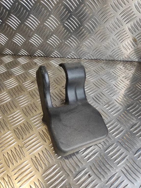 Front driver seat rail trim 95182616