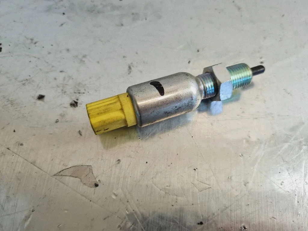 Clutch pedal sensor – Honda CR-V (2013-2016)