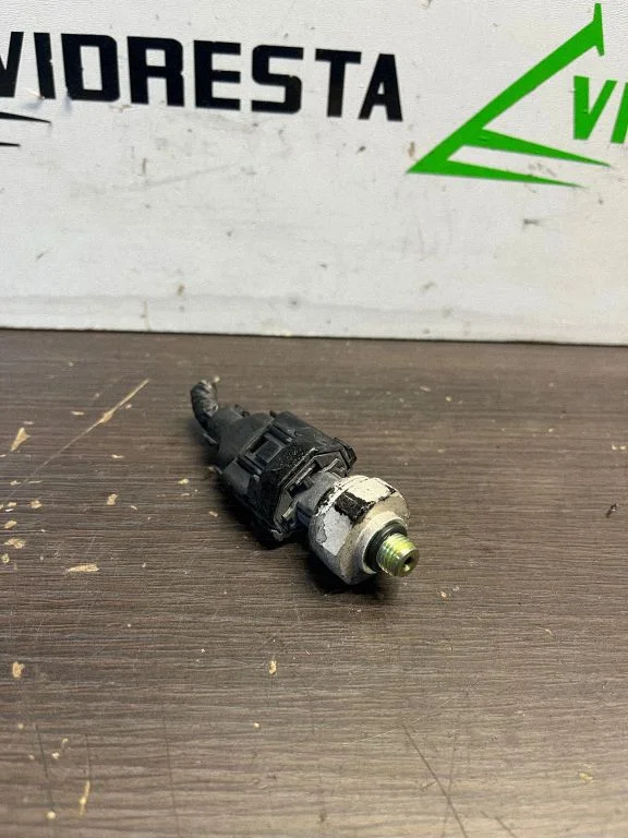 Air conditioning (A/C) pressure sensor MG633119