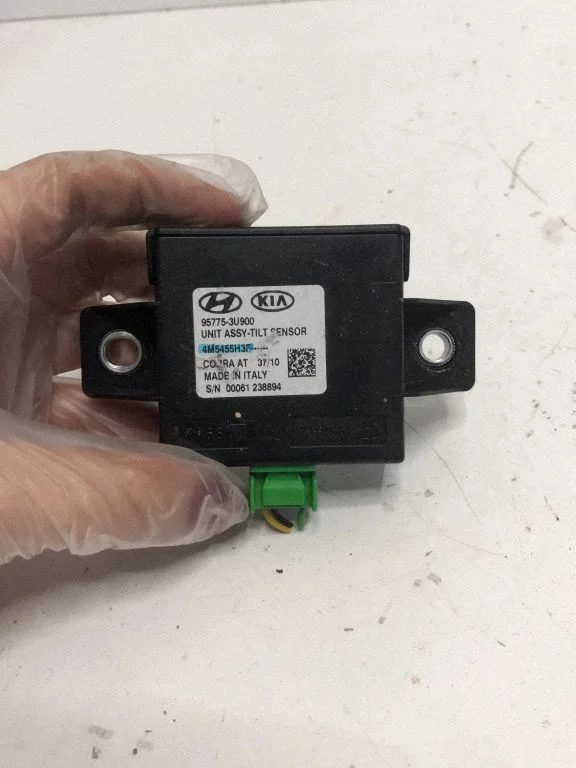 Yaw turn rate sensor 957753U900