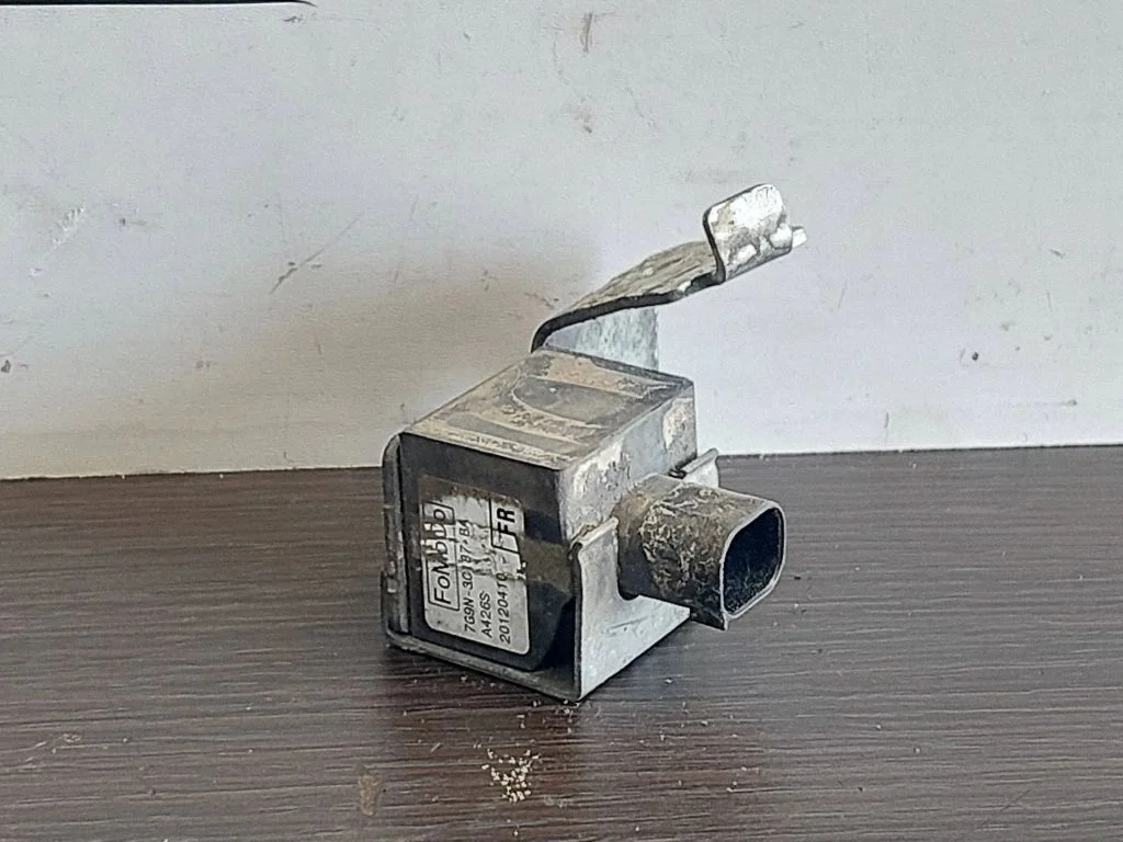Yaw turn rate sensor 7G9N3C187AB