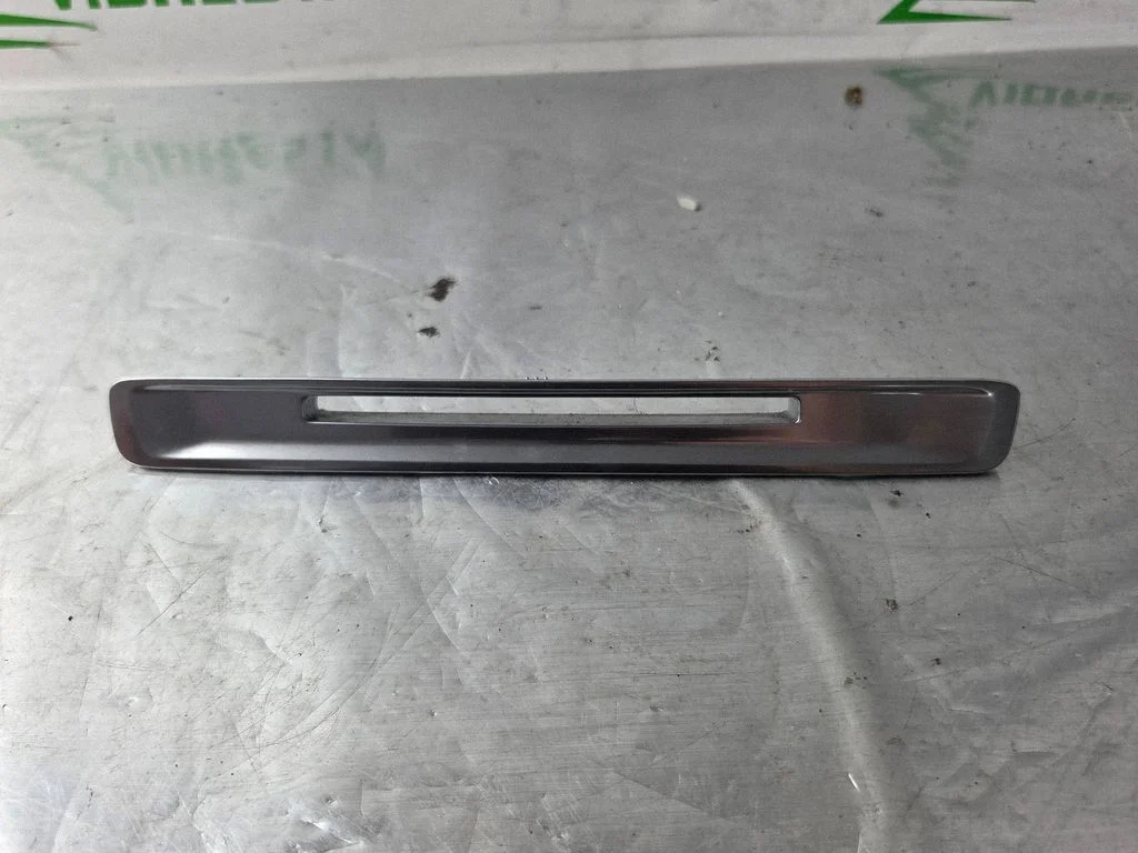 Radio/GPS head unit trim – Volvo XC60 (2009-2013)