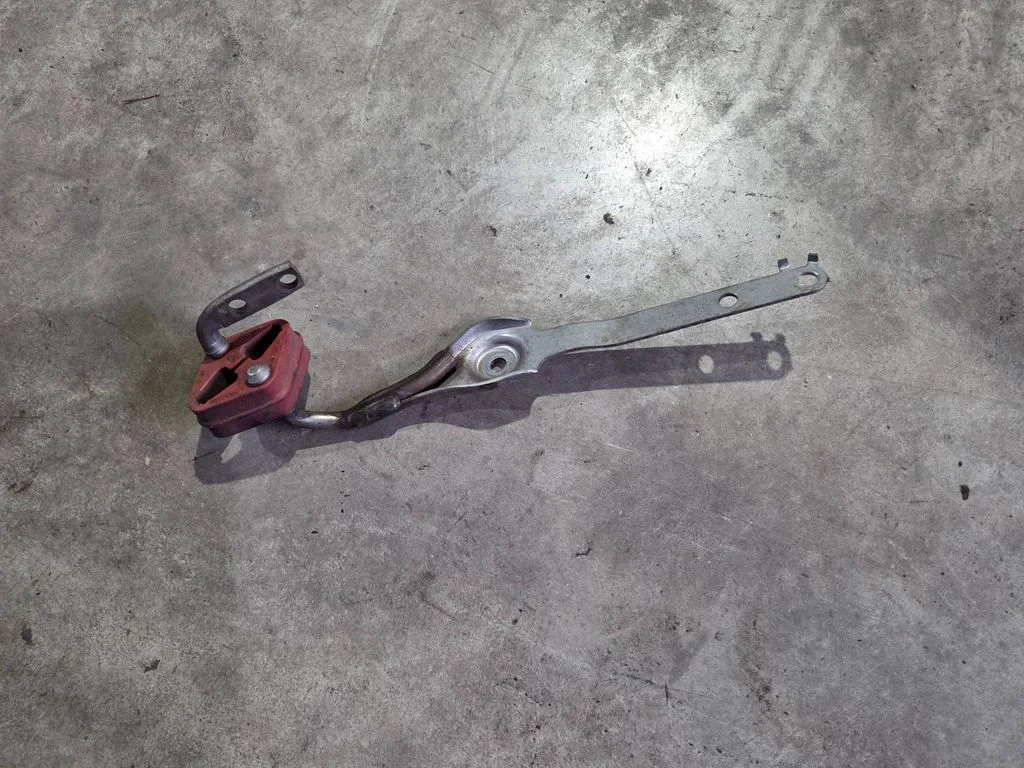 Muffler mount bracket/holder 7811797