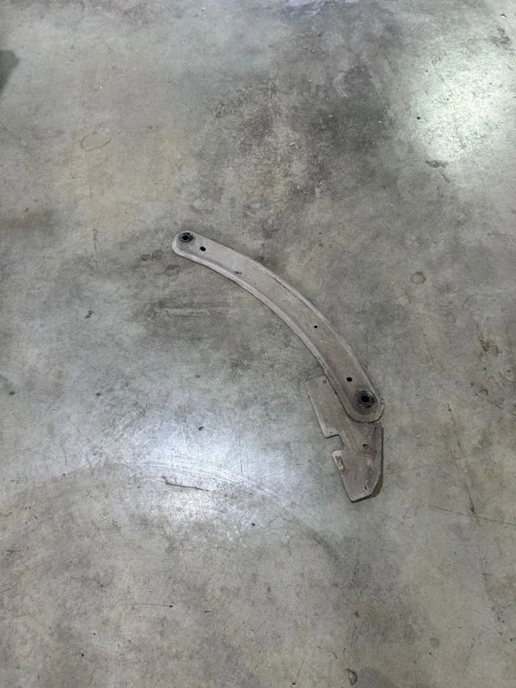 Muffler mount bracket/holder 3M51R10684AF
