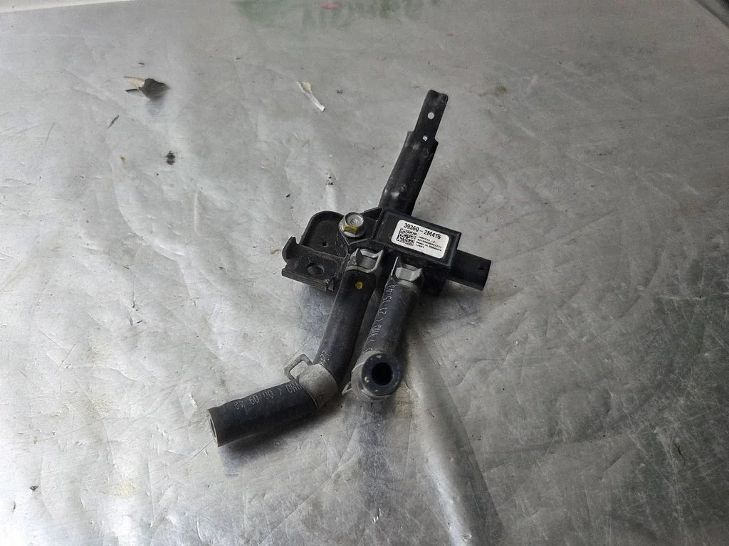 Exhaust gas pressure sensor 393602M415