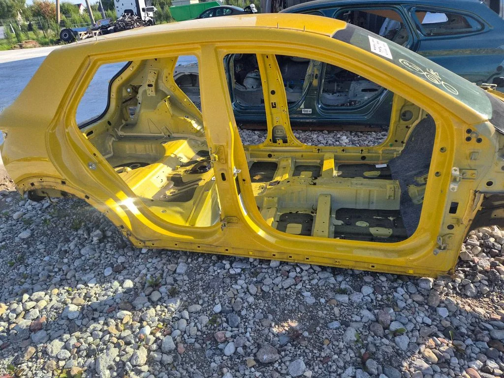Esimene lävepakk (kereosa) – KIA Stonic (2017-)