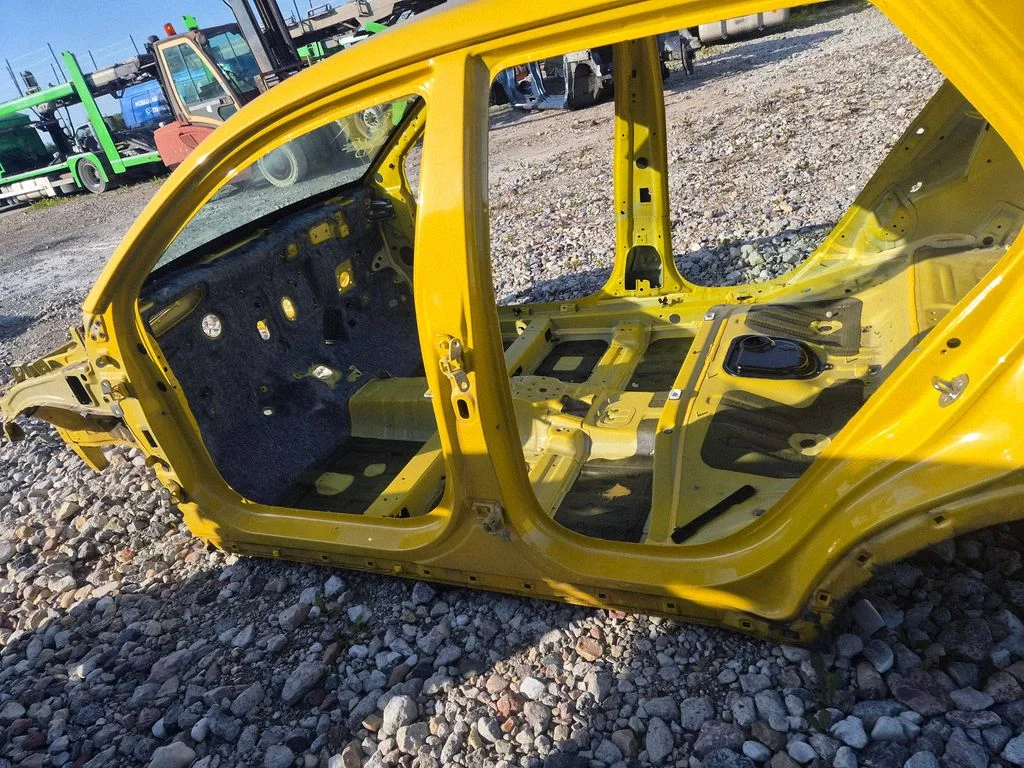 Esimene lävepakk (kereosa) – KIA Stonic (2017-)